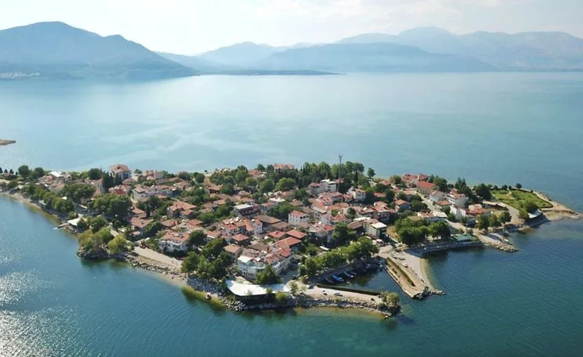 Isparta Belediye Başkanı Şükrü Başdeğirmen, Nisan ayı Belediye Meclisi toplantısında,