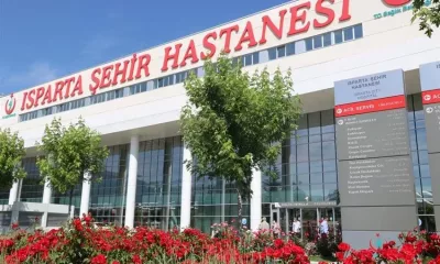 Isparta’da kurban bayramın ilk gününde kurbanlıklarını kesmeye çalışırken kendilerini yaralayan